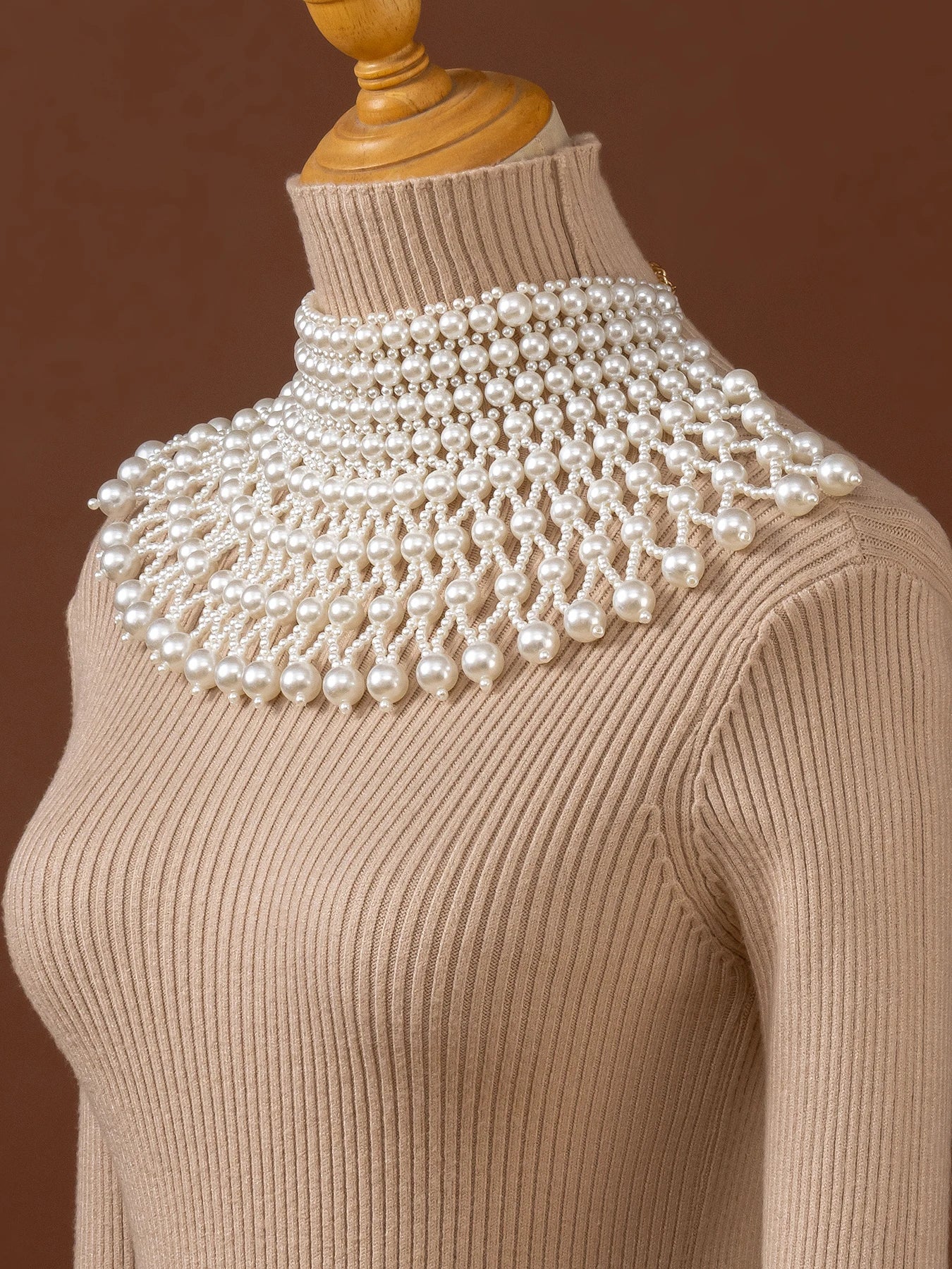 A Simple Style White Beaded Handmade Wave-Shaped Necklace, Suitable As A Wedding Dress Cape Accessory For Women.