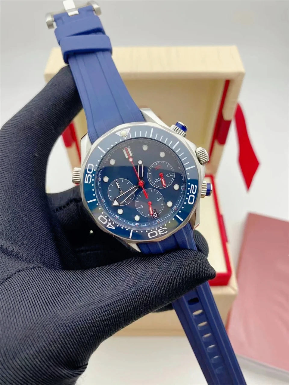 43mm Mens Elegant Luxury Quartz Chronograph Watches Brushed 904L Stainless Steel Construction Durable Sapphire Glass Sweat Proof