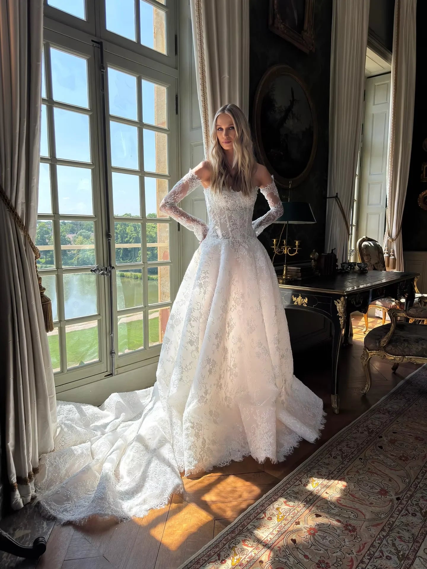 Luxury Lace A-line Wedding Dress Strapless Tight corset Strap Detachable Long Sleeve Bride Dress Romantic Ball Dress Customized