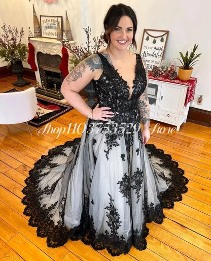 Gothic V Neck Wedding Dresses Black White Embroidered Mexican Bridal A Line Couture Long Formal Occasion vestidos Customised