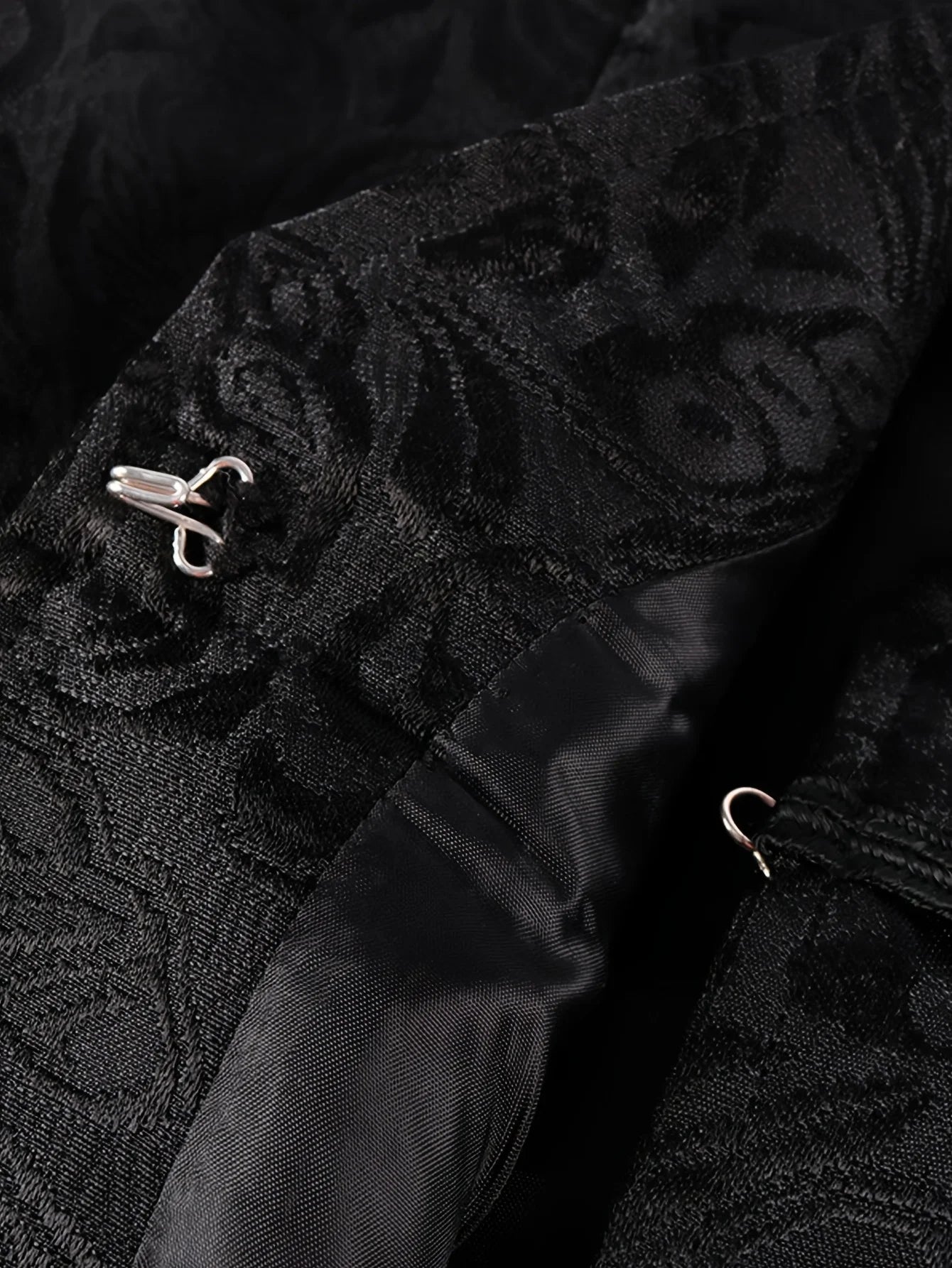 2026 New European Medieval Men's Gothic Vest, Halloween Stage Costume, Button Lapel, Slim Fit, Mid-Length Black Waistcoat