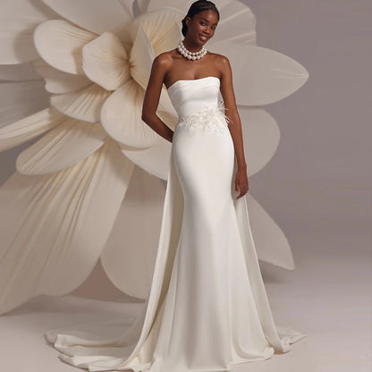 Charming Jersey Wedding Dresses with Feather Strapless Bridal Gowns Court Train 2025 Summer New Sleeveless Vestido De Novia