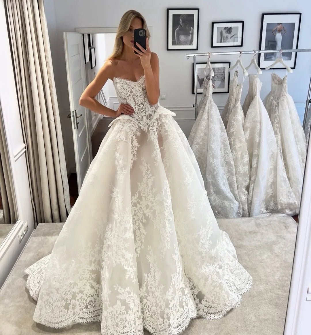 Customized Strapless Sweetheart Bride Dress Wedding Waist Tight corset Full Lace Church Training Wedding Dress