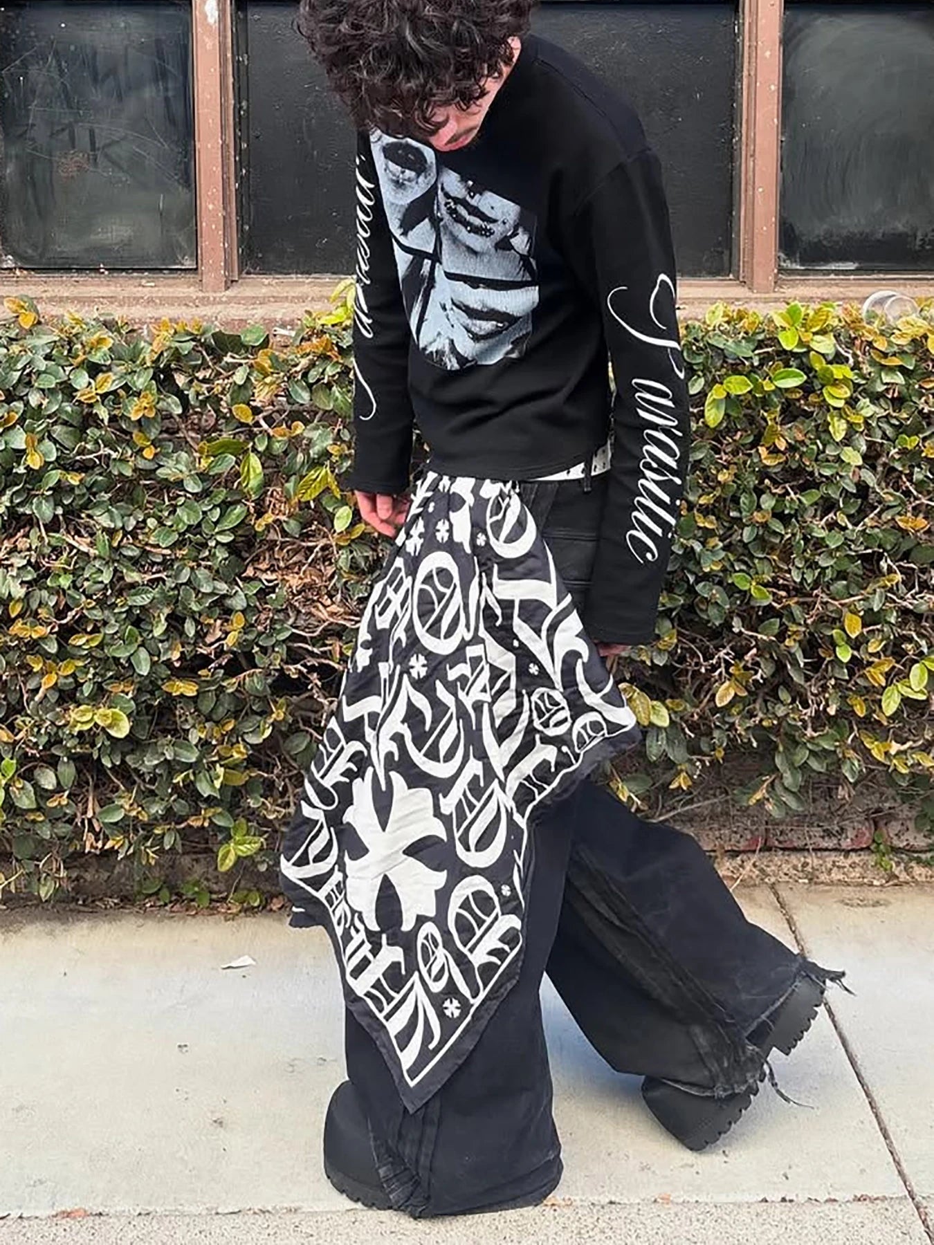 Dark style street punk unisex long sleeved shirt with retro millennium print T-shirt